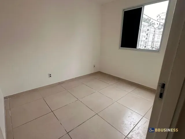 Apartamento 2 quartos e 1 banheiro, para alugar, no bairro Vargem Grande em Rio de Janeiro
