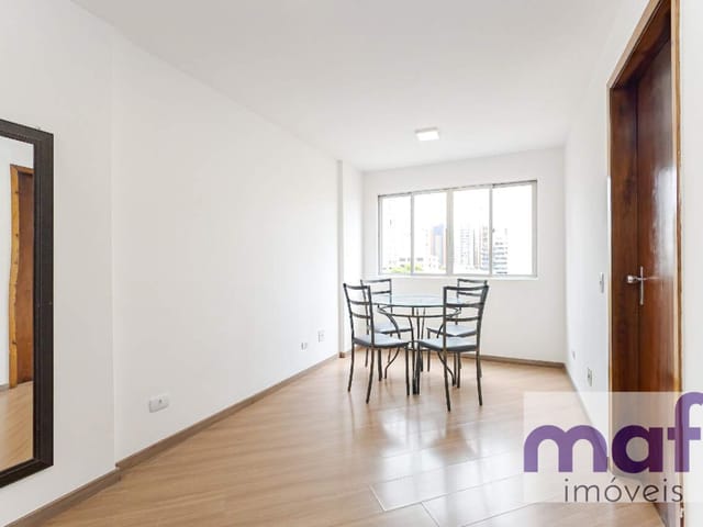 Apartamento 1 quarto e 1 banheiro, para alugar, no bairro Centro em Curitiba