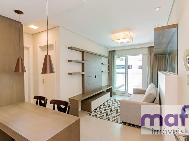 Apartamento 1 quarto e 1 banheiro, para alugar, no bairro Centro em Curitiba