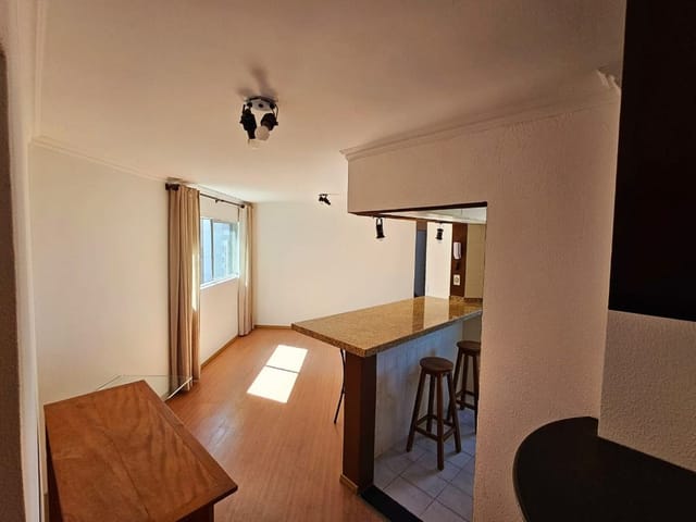 Apartamento 2 quartos e 3 banheiros, para alugar, no bairro Bigorrilho em Curitiba