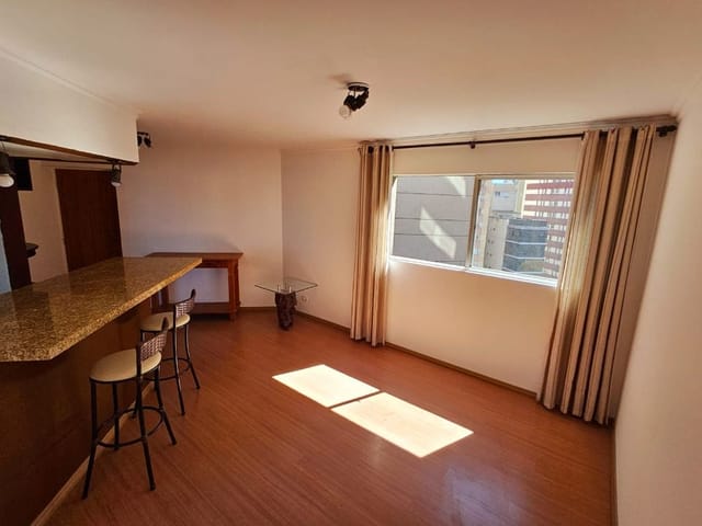 Apartamento 2 quartos e 3 banheiros, para alugar, no bairro Bigorrilho em Curitiba