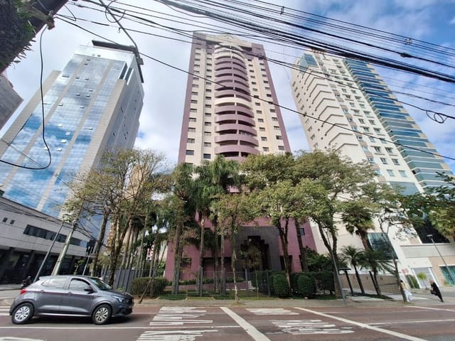 Apartamento 4 quartos e 3 banheiros, para alugar, no bairro Alto da Glória em Curitiba