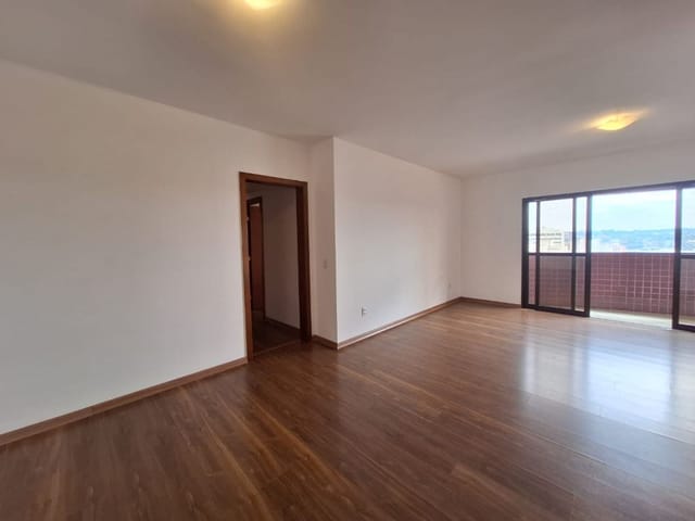 Apartamento 4 quartos e 3 banheiros, para alugar, no bairro Alto da Glória em Curitiba