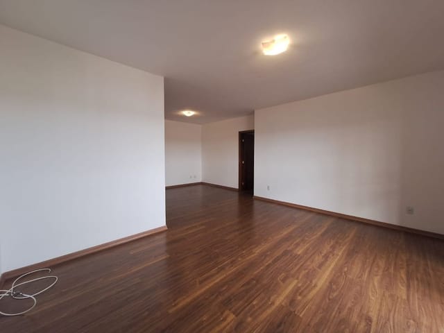 Apartamento 4 quartos e 3 banheiros, para alugar, no bairro Alto da Glória em Curitiba