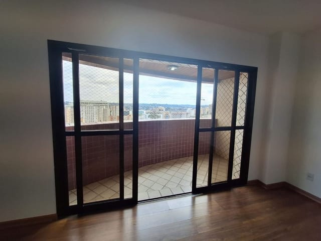 Apartamento 4 quartos e 3 banheiros, para alugar, no bairro Alto da Glória em Curitiba