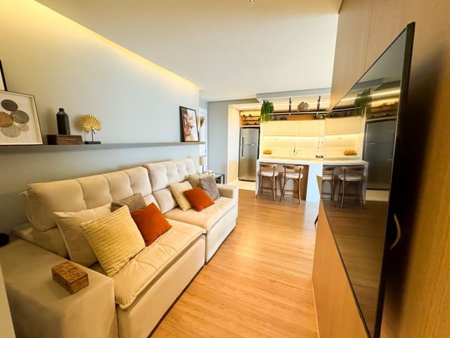 Apartamento 2 quartos e 1 banheiro, à venda, no bairro Campo Comprido em Curitiba