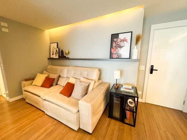 Apartamento 2 quartos e 1 banheiro, à venda, no bairro Campo Comprido em Curitiba