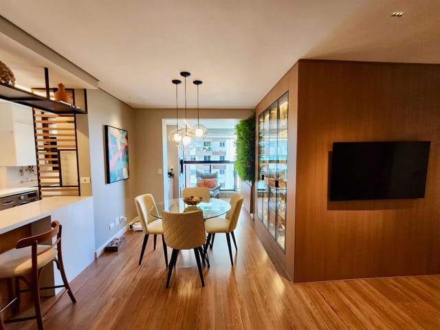 Apartamento 2 quartos e 1 banheiro, à venda, no bairro Campo Comprido em Curitiba