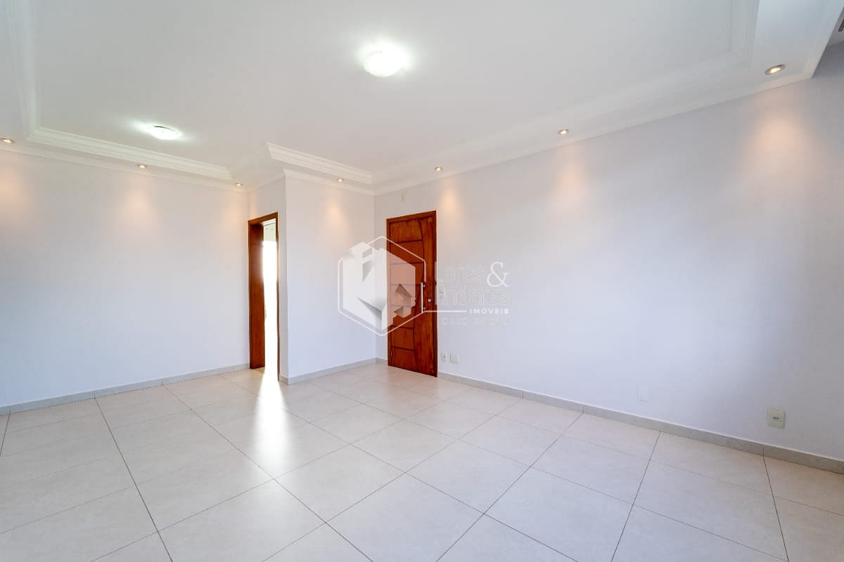 Apartamento à venda com 3 quartos, 77m² - Foto 2