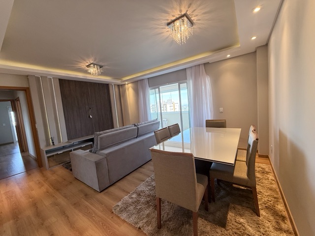 Locação - Apartamento Mobiliado, 3 quartos (sendo 1 suíte), 2 vagas, Sacada com churrasqueira, 100 m², Edifício Toronto - Estrela, Ponta Grossa.