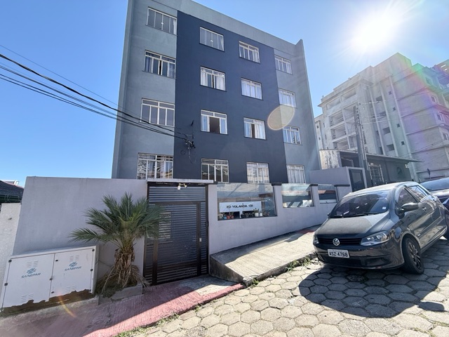 Locação - Apartamento com 2 quartos, Cozinha com armários, 80 m², Edifício Yolanda - Centro, Ponta Grossa.