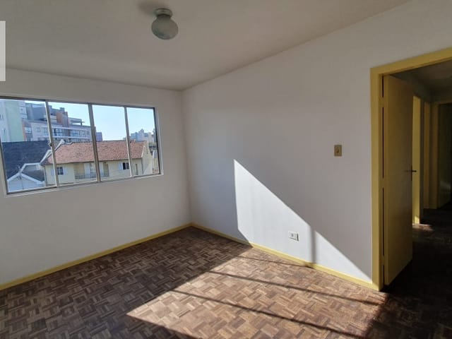 Apartamento 3 quartos e 1 banheiro, à venda, no bairro Novo Mundo em Curitiba