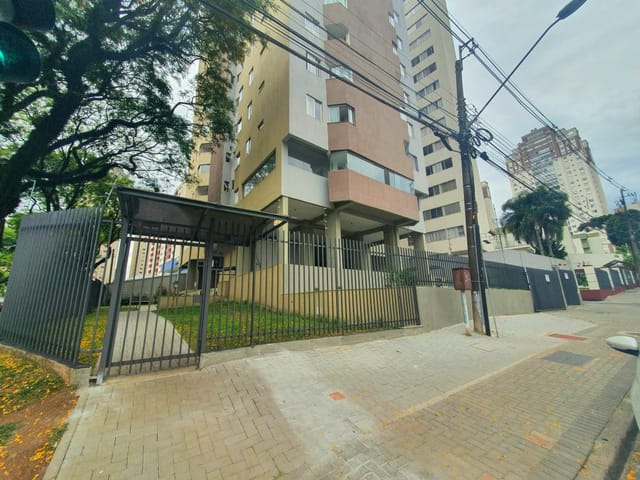 Apartamento 3 quartos e 4 banheiros, para alugar, no bairro Portão em Curitiba