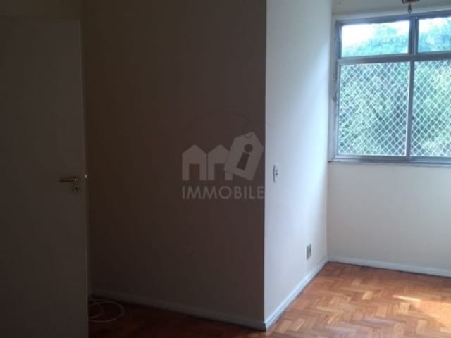 Apartamento 2 quartos e 1 banheiro, para alugar, no bairro Centro em Petrópolis