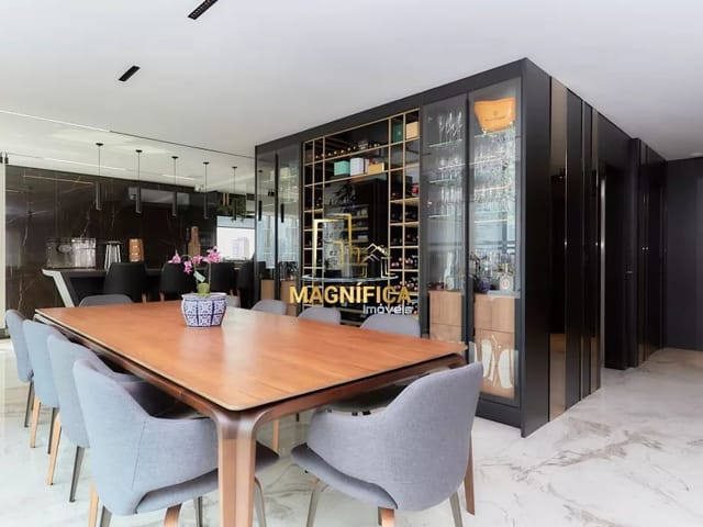 Apartamento 4 quartos e 9 banheiros, à venda, no bairro Água Verde em Curitiba