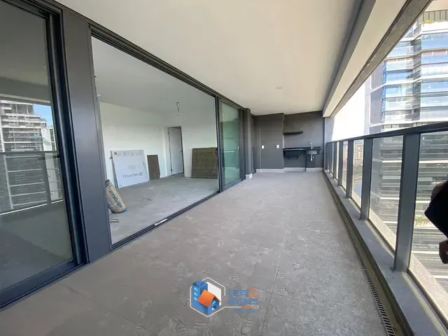 Apartamento com 25000m² 3 quartos e 5 banheiros, à venda, no bairro Real Parque em São Paulo