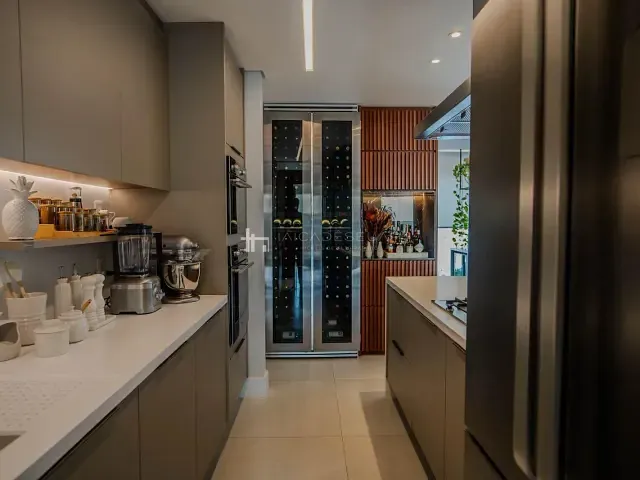 Apartamento 3 quartos e 4 banheiros, à venda, no bairro Jardim das Acácias em São Paulo
