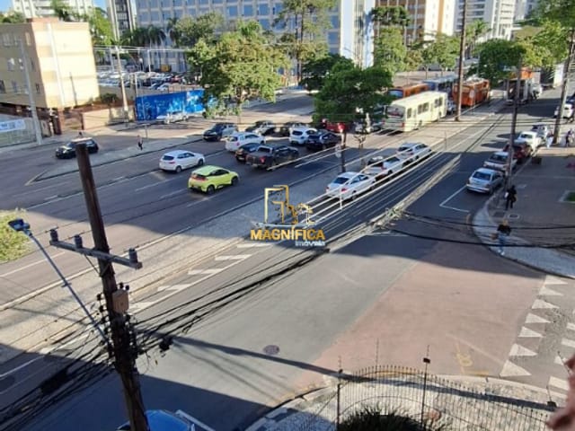 Apartamento 2 quartos e 2 banheiros, à venda, no bairro Centro Cívico em Curitiba