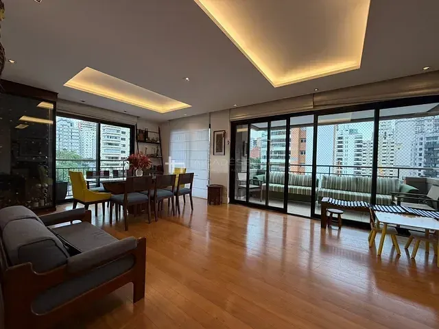 Apartamento 3 quartos e 4 banheiros, à venda, no bairro Moema em São Paulo