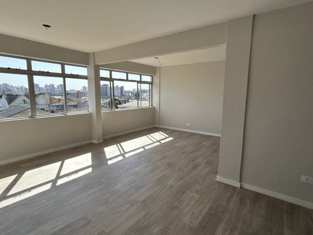 Apartamento 3 quartos e 2 banheiros, à venda, no bairro Jardim Botânico em Curitiba