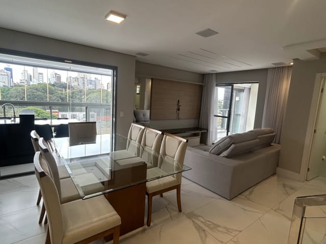 Apartamento 2 quartos e 6 banheiros, para alugar, no bairro Água Verde em Curitiba