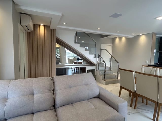 Apartamento 2 quartos e 6 banheiros, para alugar, no bairro Água Verde em Curitiba