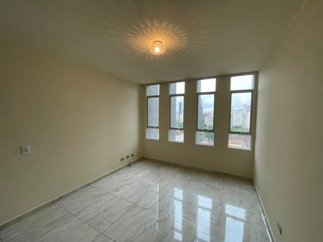 Apartamento 1 quarto e 1 banheiro, à venda, no bairro Centro em Curitiba