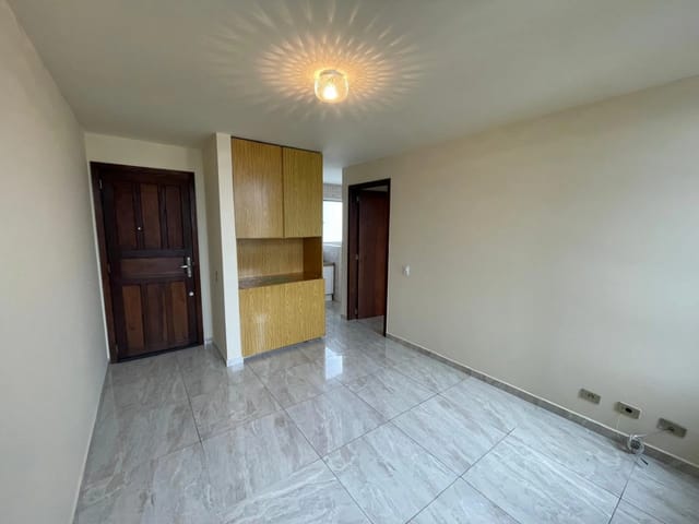 Apartamento 1 quarto e 1 banheiro, à venda, no bairro Centro em Curitiba