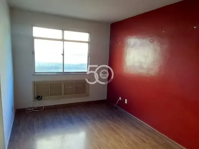 Apartamento 2 quartos e 1 banheiro, à venda ou para alugar, no bairro Madureira em Rio de Janeiro
