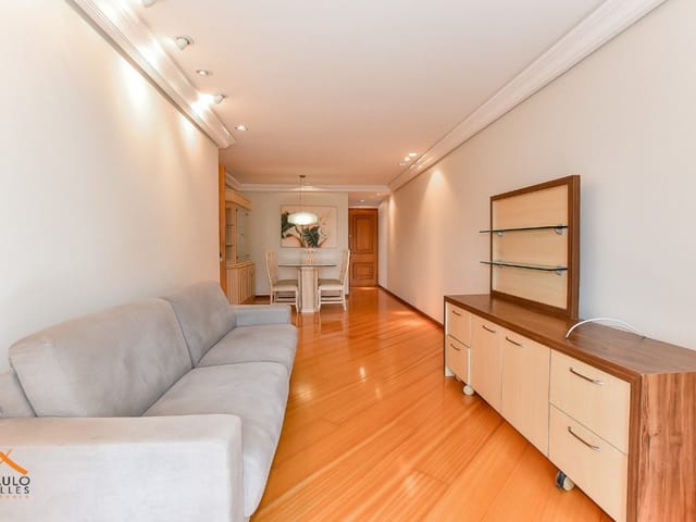 Apartamento 3 quartos e 2 banheiros, para alugar, no bairro Bigorrilho em Curitiba