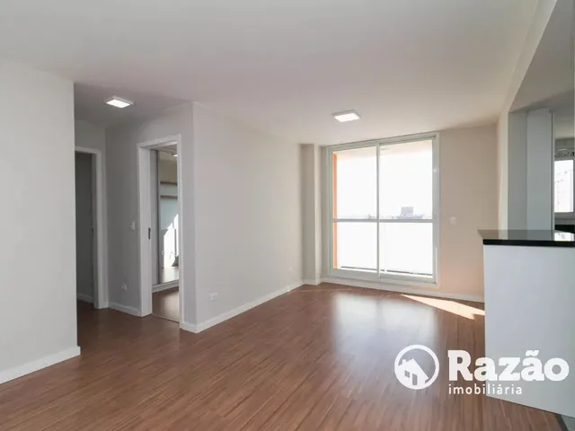 Apartamento 2 quartos e 2 banheiros, para alugar, no bairro Capão Raso em Curitiba