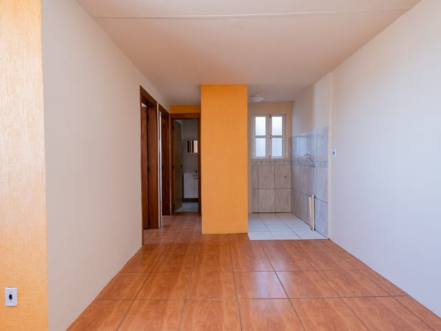 Foto do Apartamento - Apartamento de 2 dormitórios para aluguel no Porto em Pelotas RS, com praticidade, boa distribuição interna e localização próxima ao centro | UP Imóveis