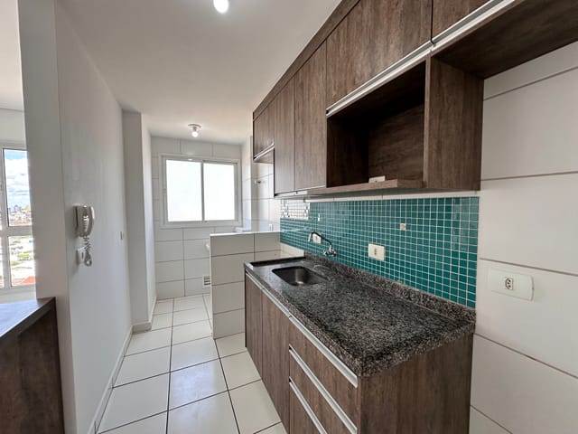 Apartamento com 98m² 3 quartos e 1 banheiro, para alugar, no bairro Champagnat em Londrina