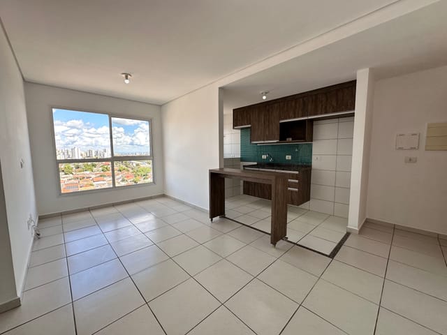 Apartamento com 98m² 3 quartos e 1 banheiro, para alugar, no bairro Champagnat em Londrina
