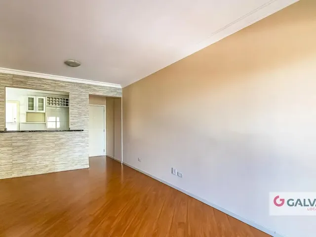 Apartamento 2 quartos e 2 banheiros, para alugar, no bairro Centro em Curitiba