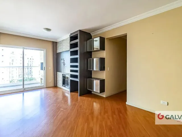 Apartamento 2 quartos e 2 banheiros, para alugar, no bairro Centro em Curitiba