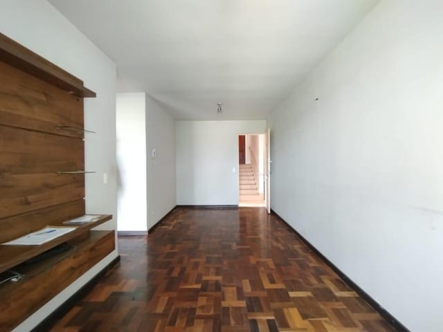 Apartamento 2 quartos e 1 banheiro, para alugar, no bairro Novo Mundo em Curitiba