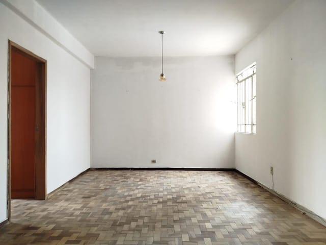 Apartamento 1 quarto e 1 banheiro, para alugar, no bairro Centro em Curitiba