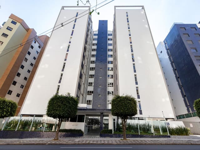 Apartamento 3 quartos e 3 banheiros, para alugar, no bairro Centro em Curitiba