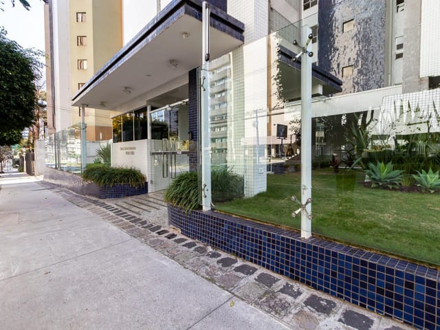 Apartamento 3 quartos e 3 banheiros, para alugar, no bairro Centro em Curitiba