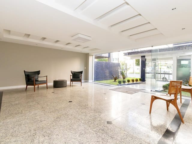 Apartamento 3 quartos e 3 banheiros, para alugar, no bairro Centro em Curitiba