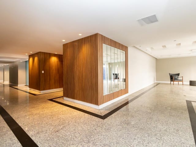 Apartamento 3 quartos e 3 banheiros, para alugar, no bairro Centro em Curitiba