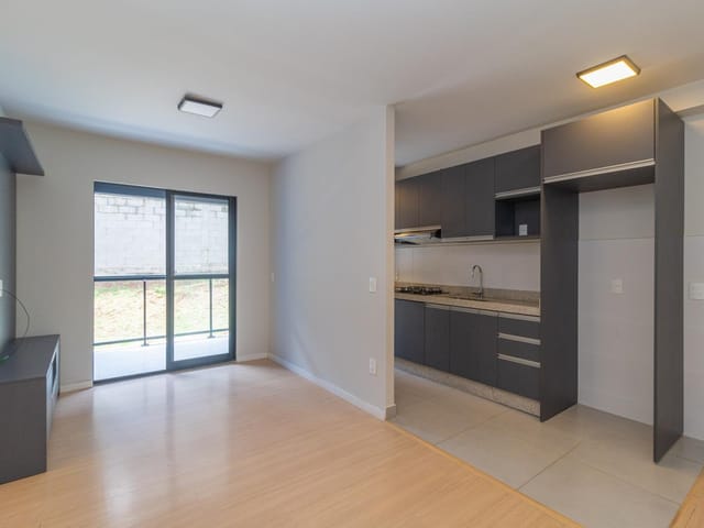 Apartamento 3 quartos e 1 banheiro, para alugar, no bairro Campo Comprido em Curitiba