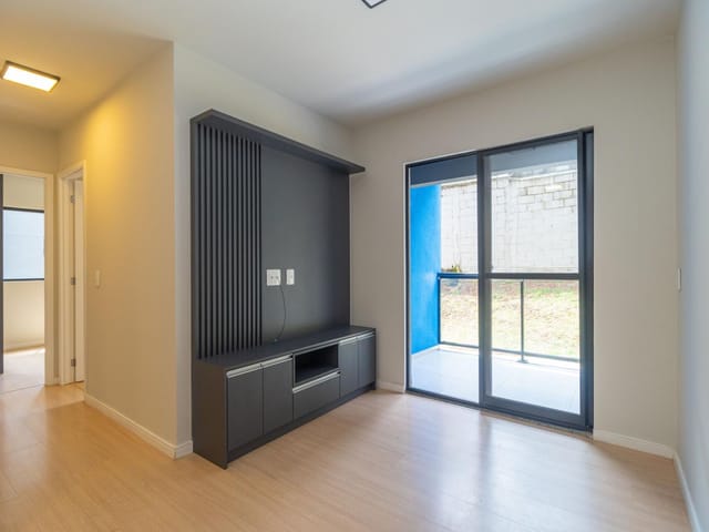 Apartamento 3 quartos e 1 banheiro, para alugar, no bairro Campo Comprido em Curitiba