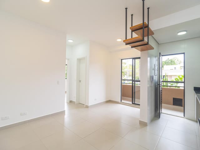 Apartamento 2 quartos e 1 banheiro, para alugar, no bairro Campo Comprido em Curitiba