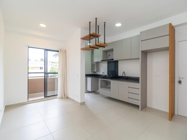 Apartamento 2 quartos e 1 banheiro, para alugar, no bairro Campo Comprido em Curitiba