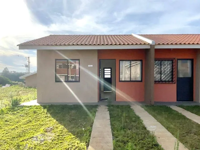 Casa com 02 quartos, vaga de garagem, 60m², Colônia Dona Luíza, Ponta Grossa, PR
