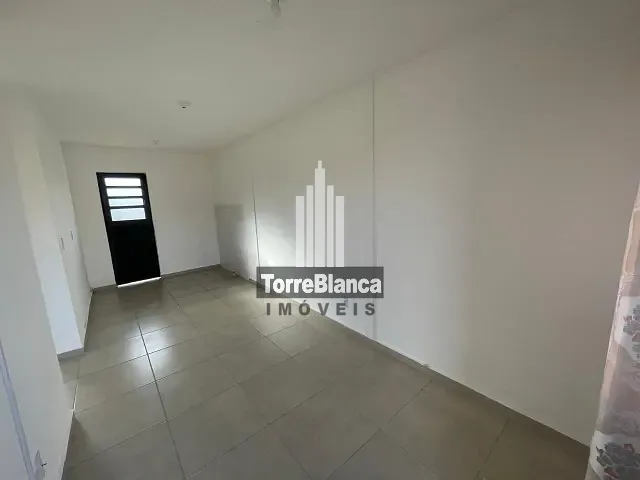 Casa 2 quartos e 1 banheiro, para alugar, no bairro Colônia Dona Luíza em Ponta Grossa