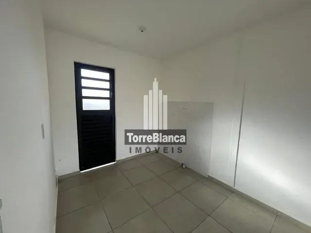 Casa 2 quartos e 1 banheiro, para alugar, no bairro Colônia Dona Luíza em Ponta Grossa