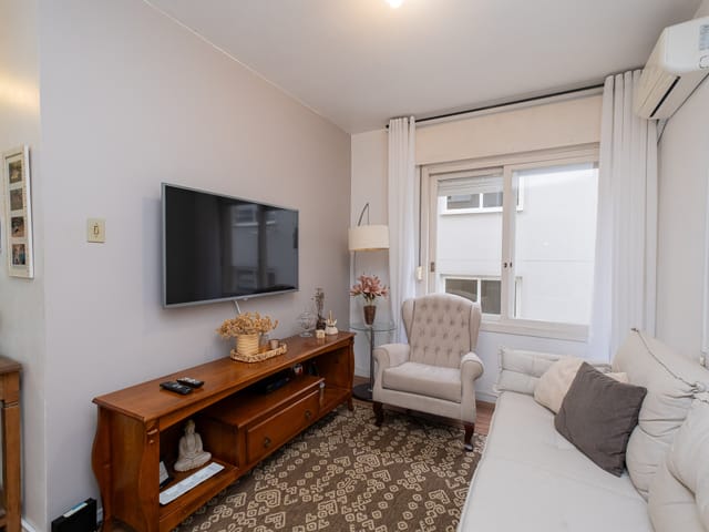 Apartamento 2 quartos e 1 banheiro, para alugar, no bairro Centro em Pelotas
